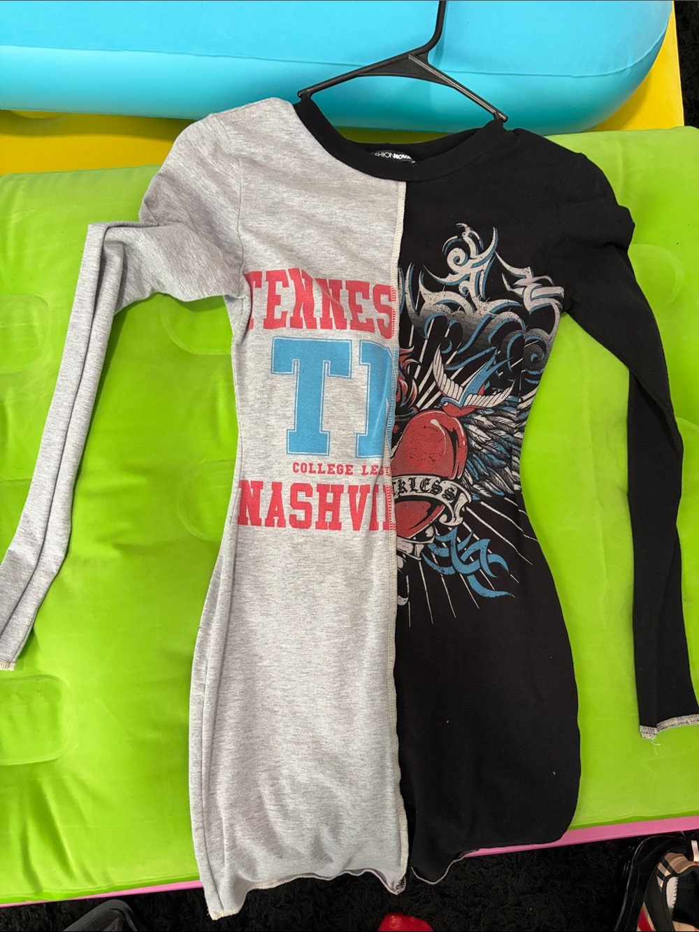 Women’s Two-Tone Gray & Black Graphic Long-Sleeve Top